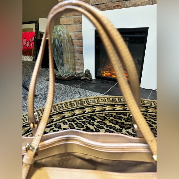Tory Burch blush pink large tote. Beautiful used condition. No damage or odors. - Picture 4 of 11